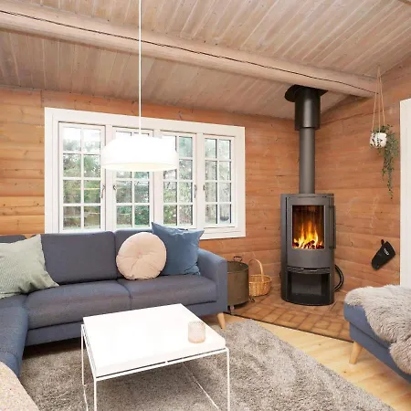 7 Person In Hojby-by Traum