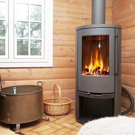 7 Person In Hojby-by Traum