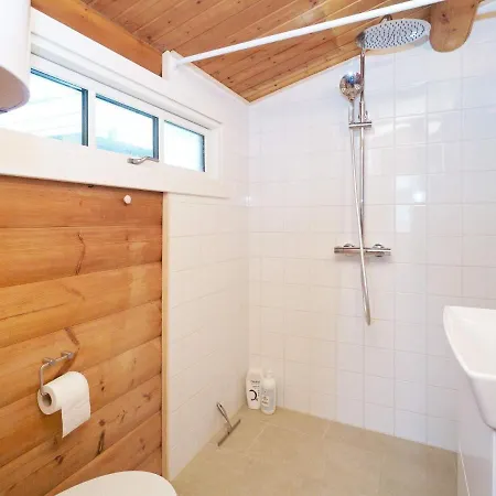 7 Person In Hojby-by Traum